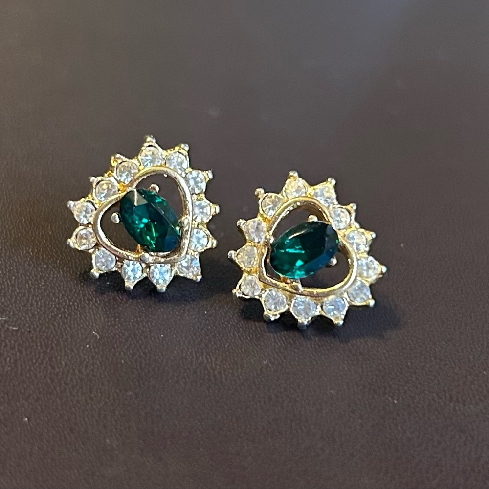 Vintage Style Emerald Green Heart Rhinestone Halo Gold Stud Earrings - Picture 2 of 8